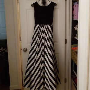 Floor length prom dress with pockets!